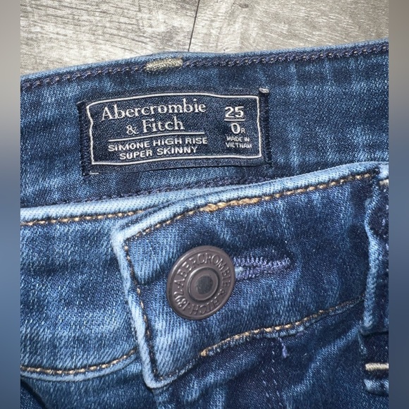 A&F Simone High Rise Super Skinny Distressed Mid wash Size 0/25 - Picture 2 of 8